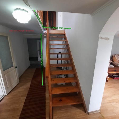 Scară metalică interioară pentru spațiu îngust cu trepte din lemn A-31